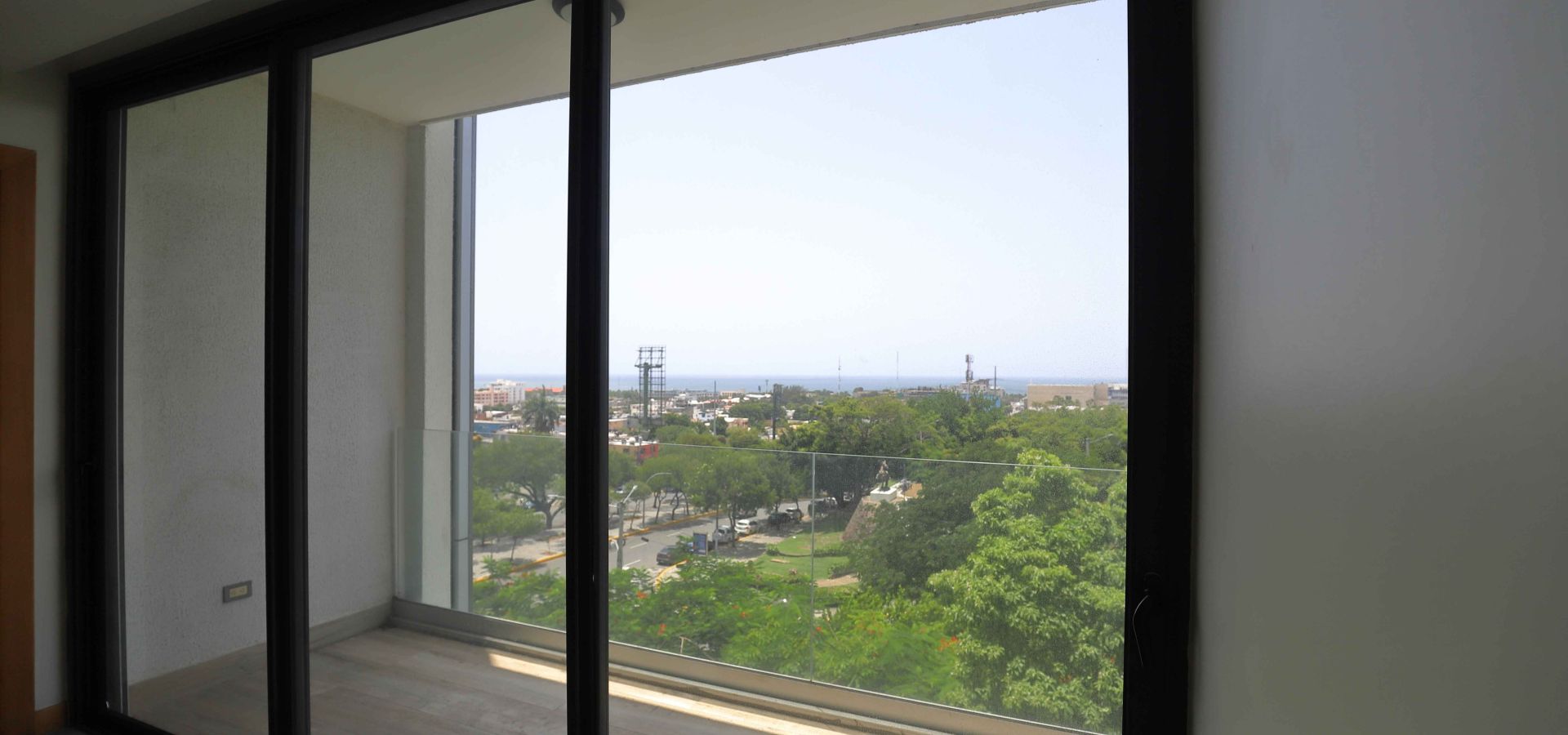  Vistas al mar y al parque con 340 mt2 netos 